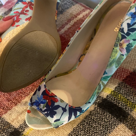 Flowered heels - Picture 7 of 10